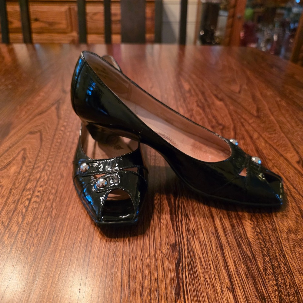 Sofft Womens Black Patent Leather Peep Toe Wedge Pumps Silver Studs 7N 1026311